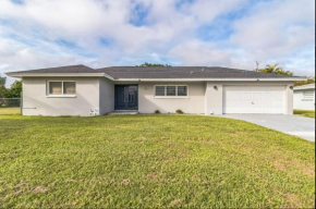 3BR Cape Coral Oasis - Pool - Backyard - Pool table